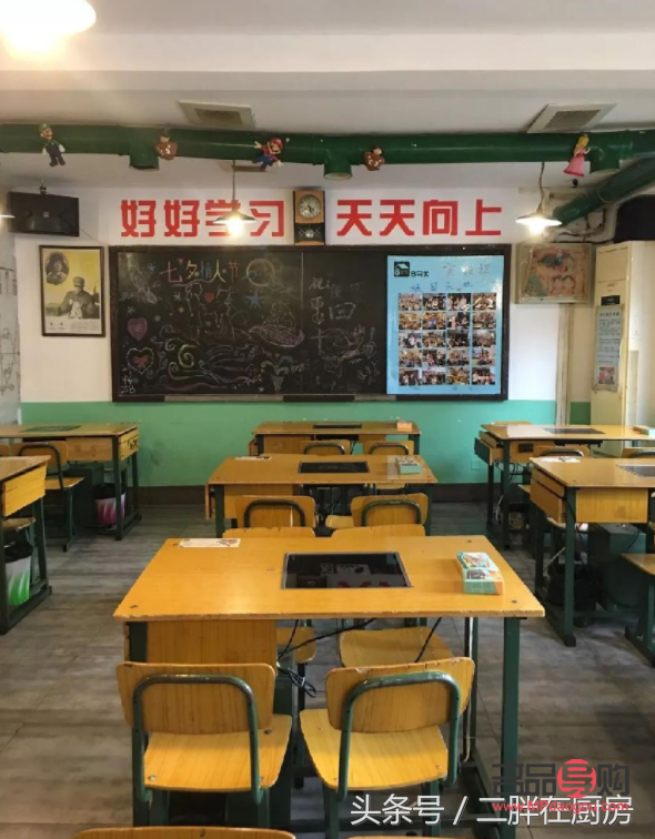 老師講桌發(fā)禮物怎么畫(老師講桌發(fā)禮物怎么畫好看)