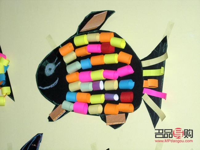 老師講桌發(fā)禮物怎么畫(老師講桌發(fā)禮物怎么畫好看)