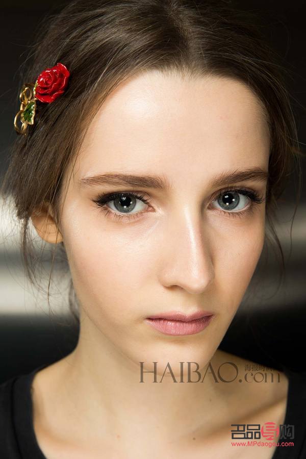 <h3>眼妝的重要性：點亮你的靈魂之窗</h3>