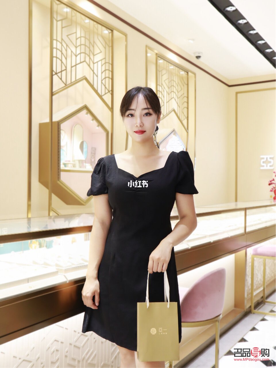 <h3>亞一金店官方客服：專業(yè)、貼心的珠寶顧問</h3>