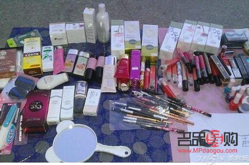 地攤彩妝怎么擺放(地攤彩妝怎么擺放圖片)
