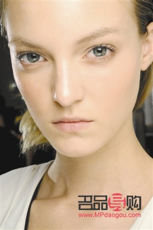 彩妝模特之路：入門指南與必備素養(yǎng)