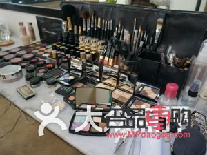 怎么入職彩妝店(怎么入職彩妝店工作)