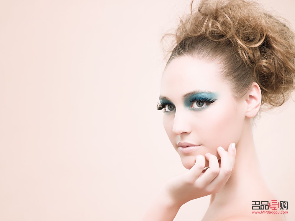 如何化彩妝不脫妝(如何化彩妝不脫妝女生)