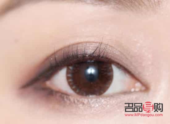 如何化彩妝不脫妝(如何化彩妝不脫妝女生)