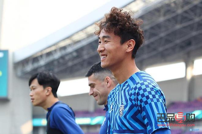 <h3>彩妝花瓣繪制指南</h3>