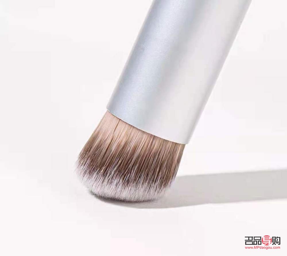 如何清理彩妝刷(如何清理彩妝刷子污漬)