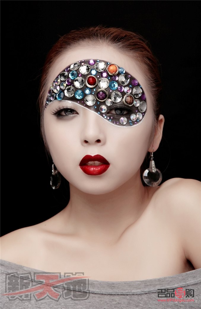 <h3>手工彩妝DIY教程：打造專屬個(gè)性?shī)y容</h3>