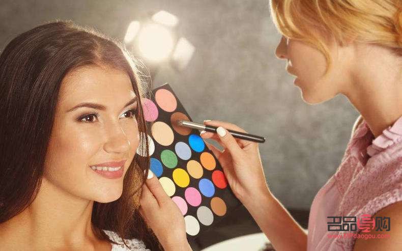 彩妝博主怎么起步(彩妝博主怎么起步視頻)