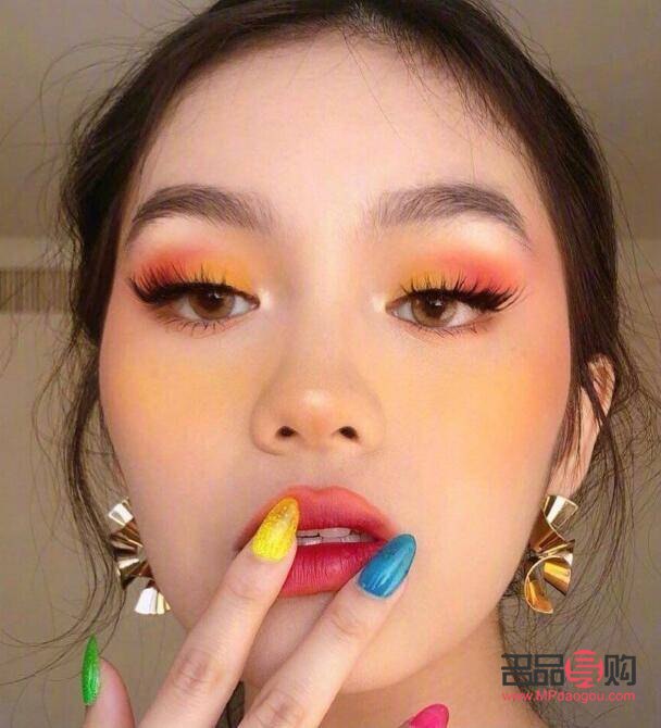 彩妝博主怎么起步(彩妝博主怎么起步視頻)