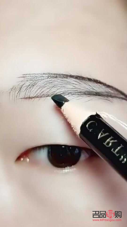 眼妝怎么畫好看又自然學(xué)生男生(眼妝怎么畫好看又自然學(xué)生男生)