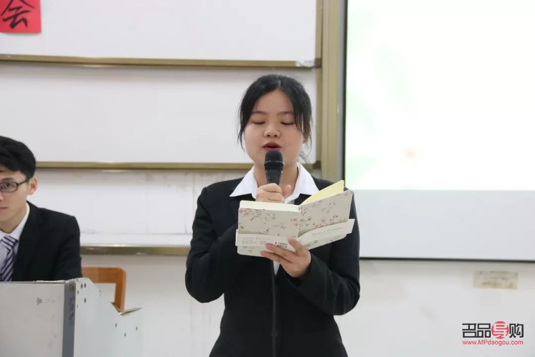 換屆送什么禮物(換屆送什么禮物給師兄師姐)