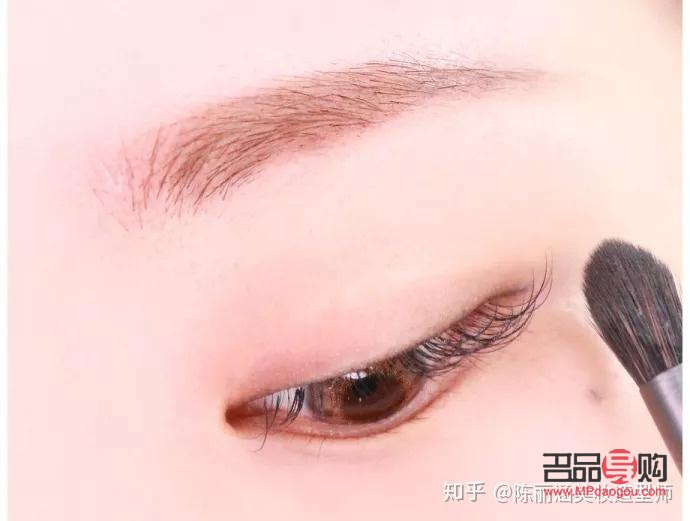 <h3>學生眼妝怎么化才好看？教你打造自然清新的校園眼妝</h3>