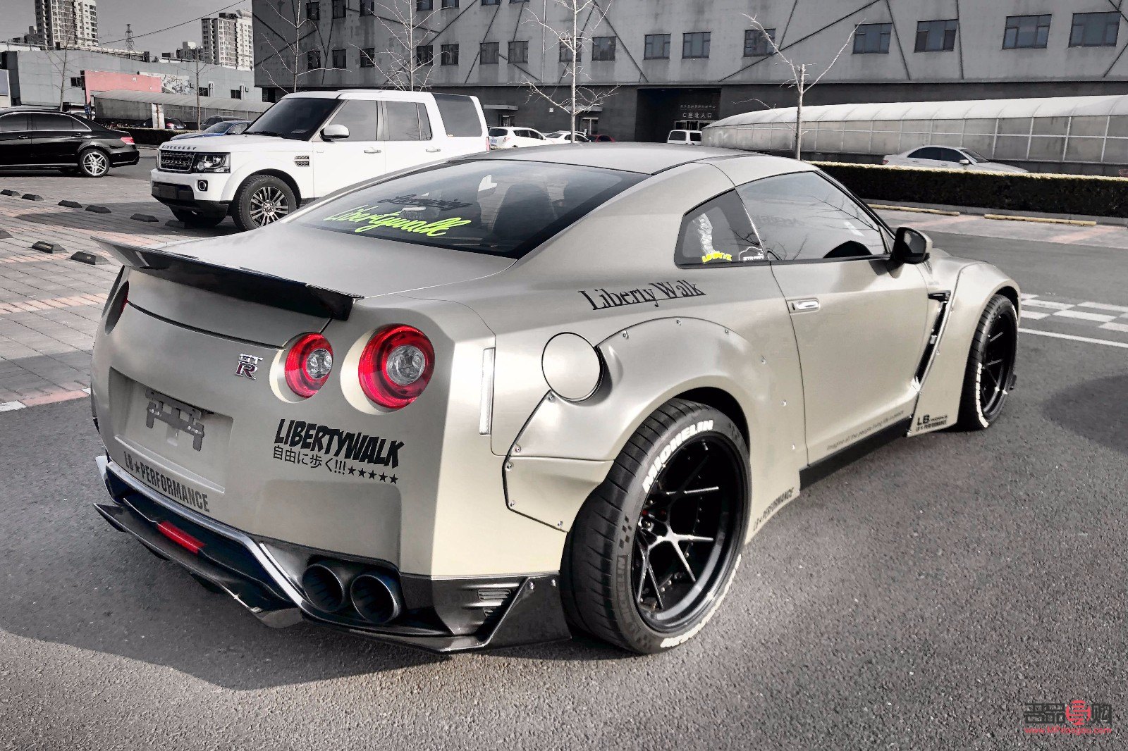 <h1>身體護(hù)理搓泥現(xiàn)象解析與應(yīng)對(duì)策略</h1>