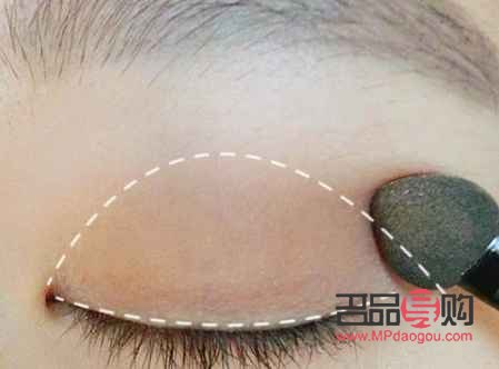 如何化眼妝初學(xué)簡(jiǎn)單步驟視頻教學(xué)(如何化眼妝初學(xué)簡(jiǎn)單步驟視頻教學(xué)下載)