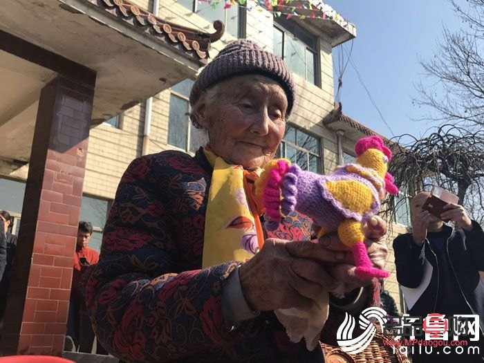 怎么寫英文贈(zèng)送禮物(怎么寫英文贈(zèng)送禮物的信)