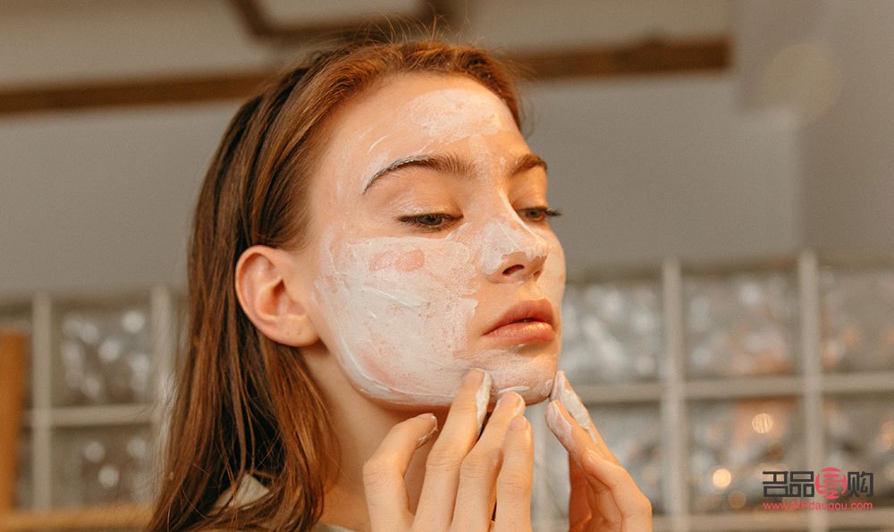 美容護膚品怎么洗(美容護膚品怎么洗掉)