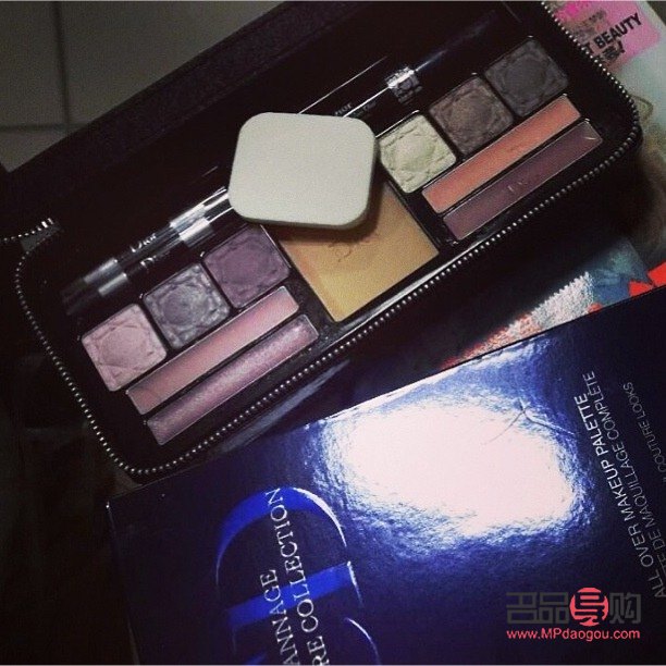 迪奧彩妝盒怎么用(迪奧彩妝盒怎么用的)