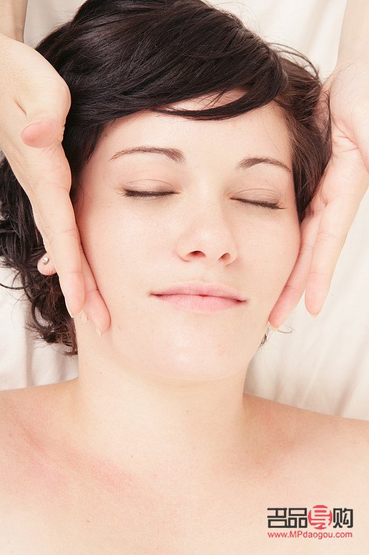<h3>美容按摩：呵護肌膚，煥發(fā)青春光彩</h3>