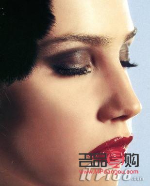 Photoshop中的彩妝技巧：打造完美妝容