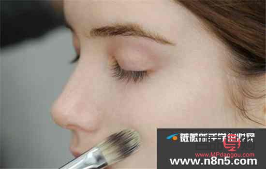 <h3>美容棒使用指南：輕松掌握擦拭技巧</h3>