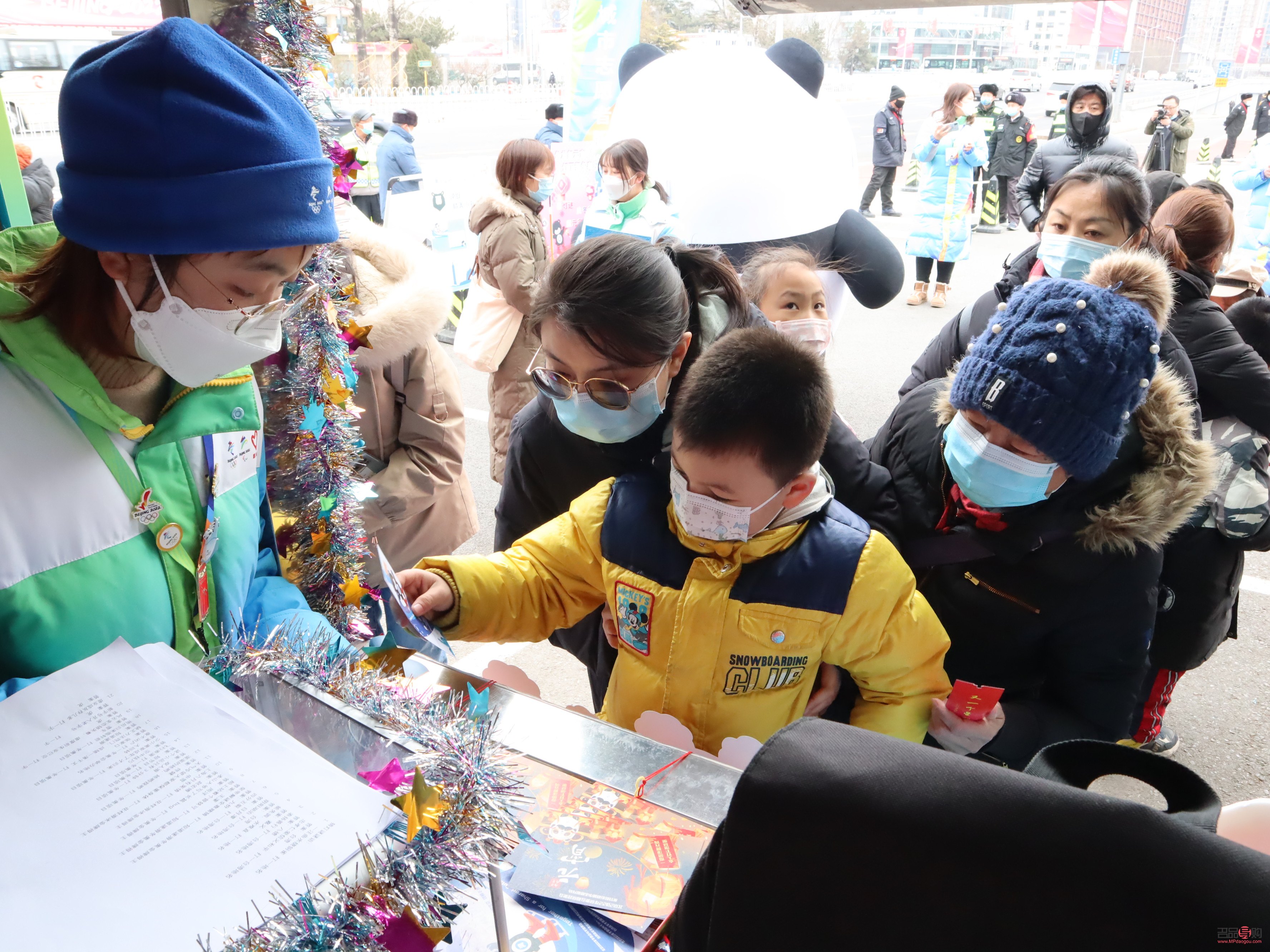 <h3>中國(guó)銀行攜手黃金冰墩墩，引領(lǐng)收藏新風(fēng)尚</h3>