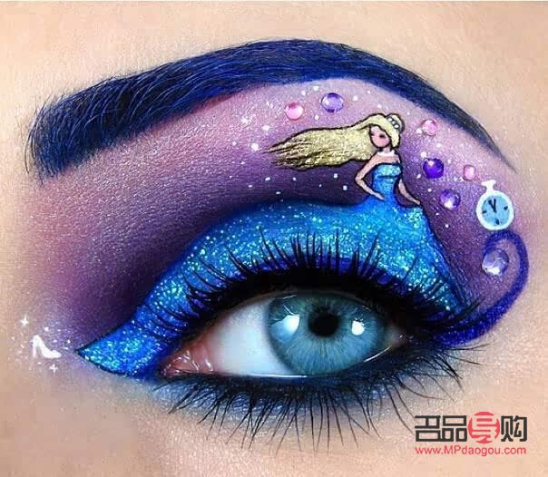 打造夢幻藍色眼妝，讓你的眼睛瞬間亮起來