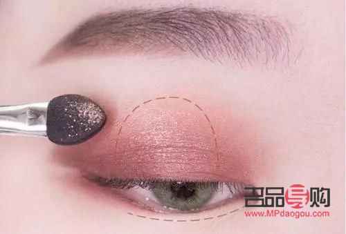 天生眼泡腫是什么原因(天生眼泡腫是什么原因造成的)