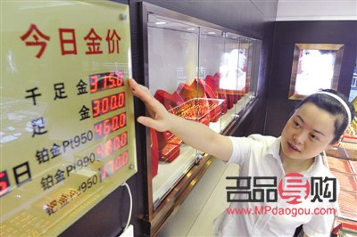 黃金價(jià)格波動(dòng)：各大金店黃金價(jià)格跌漲分析
