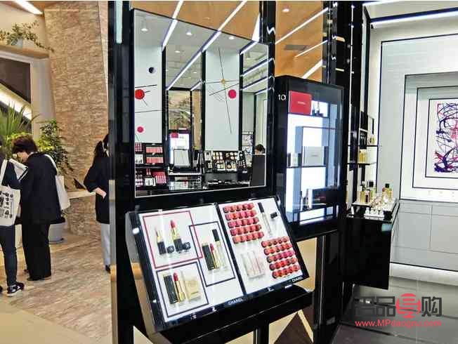 彩妝柜怎么擺產(chǎn)品(彩妝柜怎么擺產(chǎn)品好看)