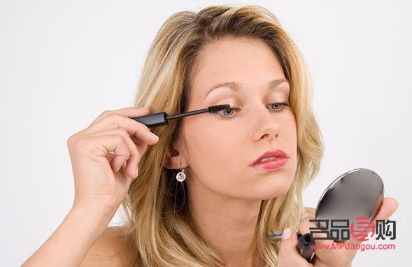 眼睛彩妝怎么化妝(眼睛彩妝怎么化妝好看)