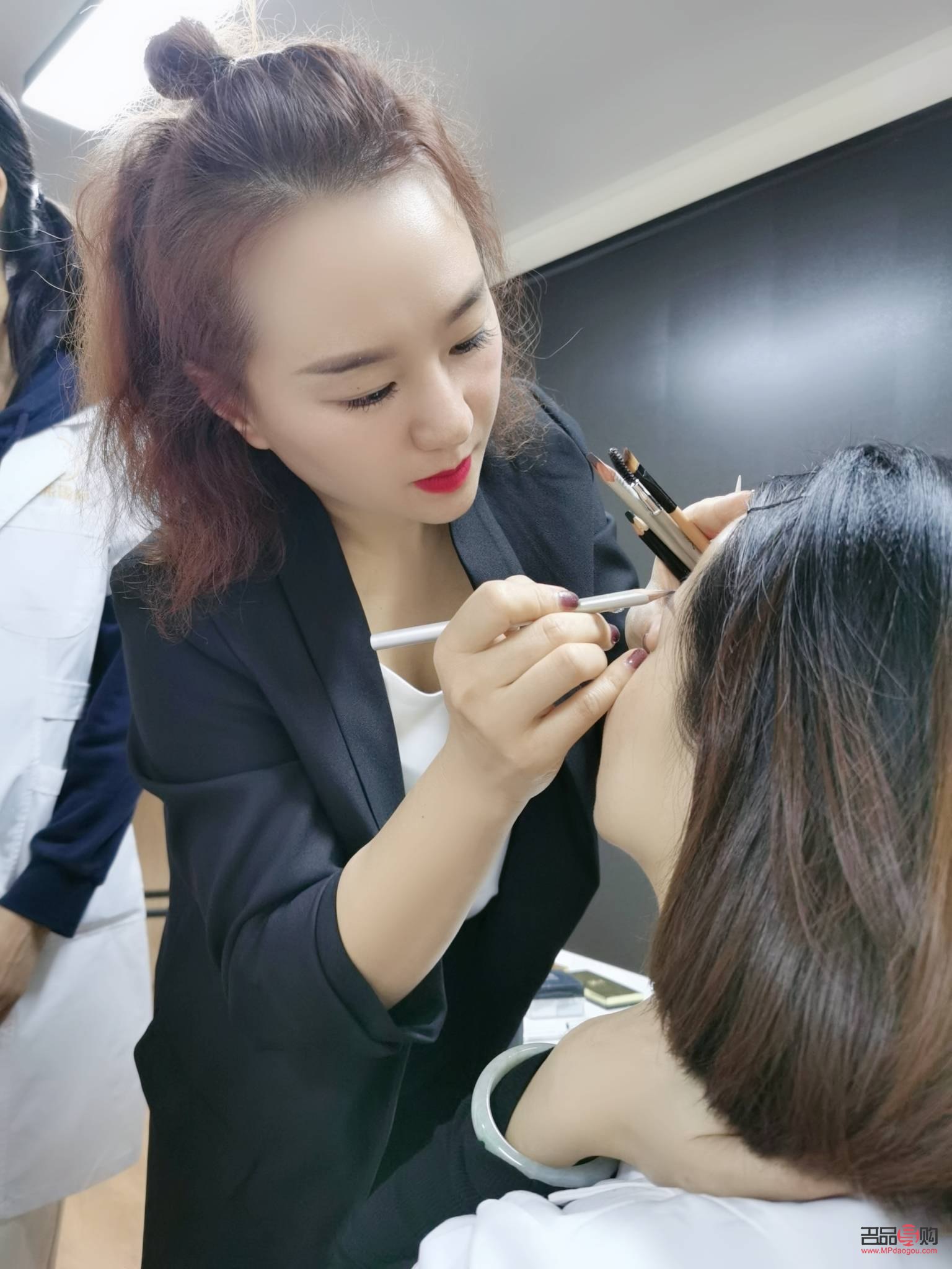做美容導(dǎo)師危險(xiǎn)嗎(做美容導(dǎo)師危險(xiǎn)嗎女生)
