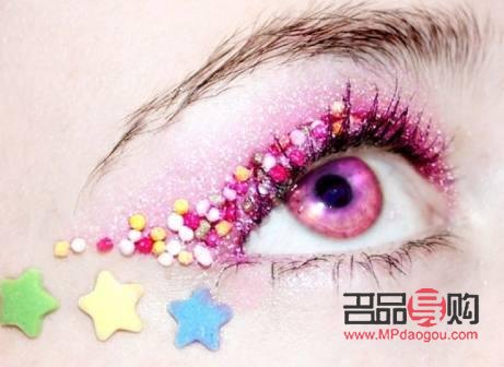 <h3>彩妝亮片怎么上臉——打造炫酷妝容的秘訣</h3>