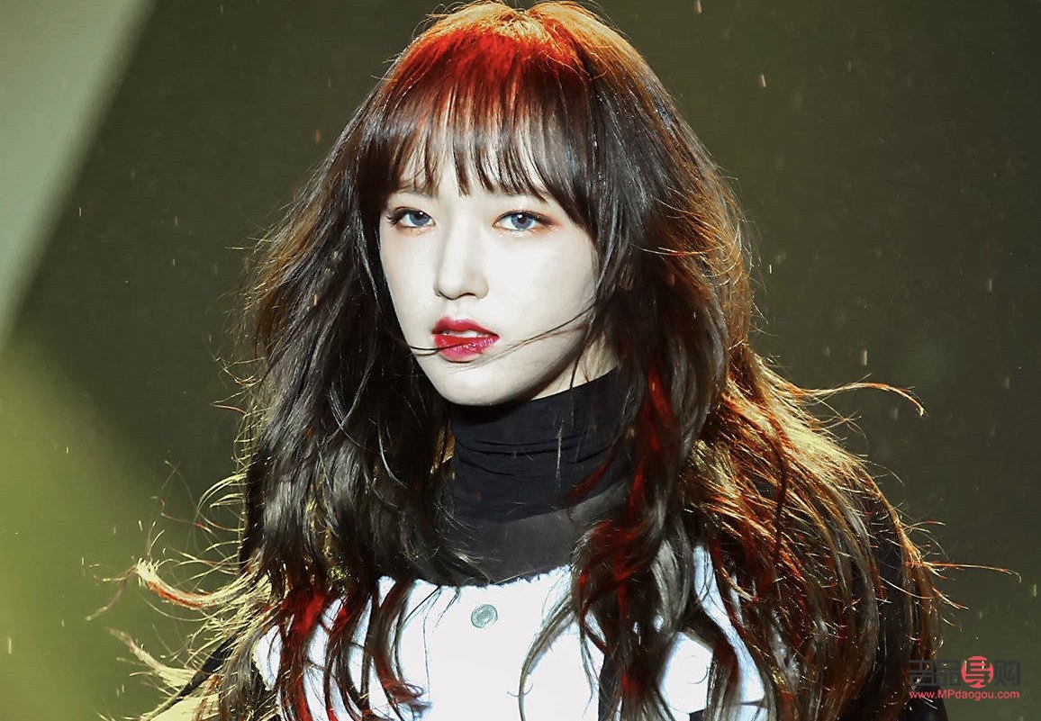 彩妝亮片怎么上臉——打造炫酷妝容的秘訣