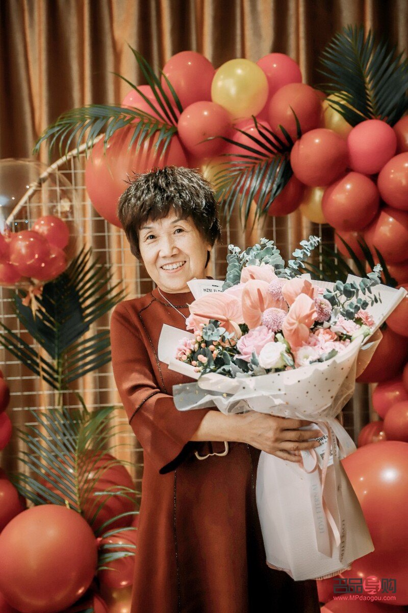 四十歲的女人送啥禮物(四十歲的女人送啥禮物比較好)