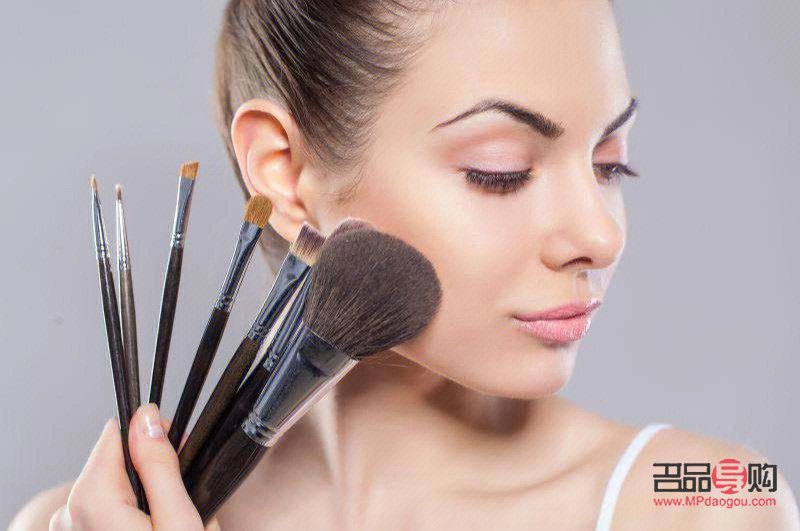 女人如何學彩妝(女人如何學彩妝技術)