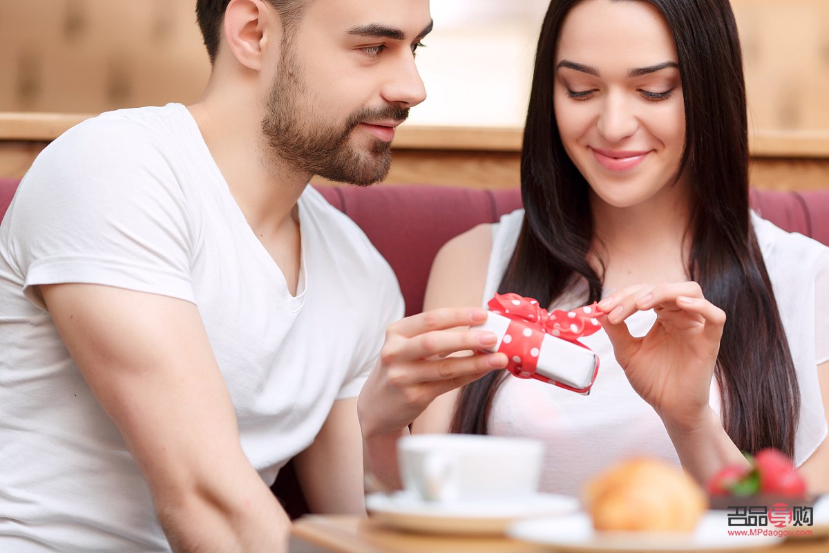 <h3>為兒媳精心挑選禮物的智慧與藝術(shù)</h3>