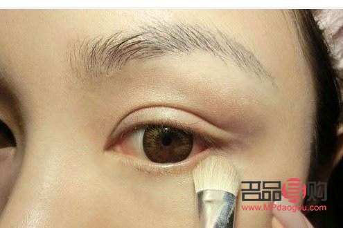 如何畫(huà)眼妝淡妝好看又簡(jiǎn)單(如何畫(huà)眼妝淡妝好看又簡(jiǎn)單圖片)