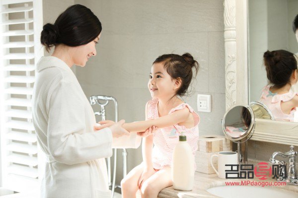 <h3>寶寶身體護(hù)理全攻略：呵護(hù)嫩滑肌膚，助力健康成長(zhǎng)</h3>