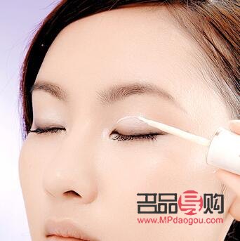 70歲的老人一只眼皮突然下垂(70歲的老人一只眼皮突然下垂又好了)