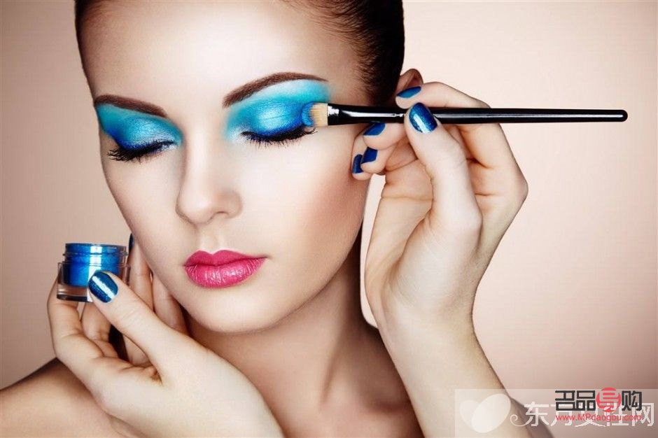 彩妝怎么涂抹好看(彩妝怎么涂抹好看一點(diǎn))