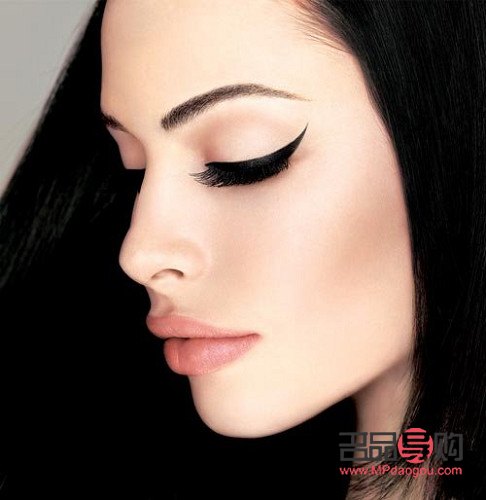 <h3>天生腫眼泡怎么辦？專業(yè)解析與實(shí)用建議</h3>