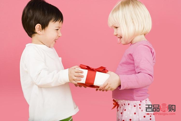 給小孩子買什么禮物(給小孩子買什么禮物好)