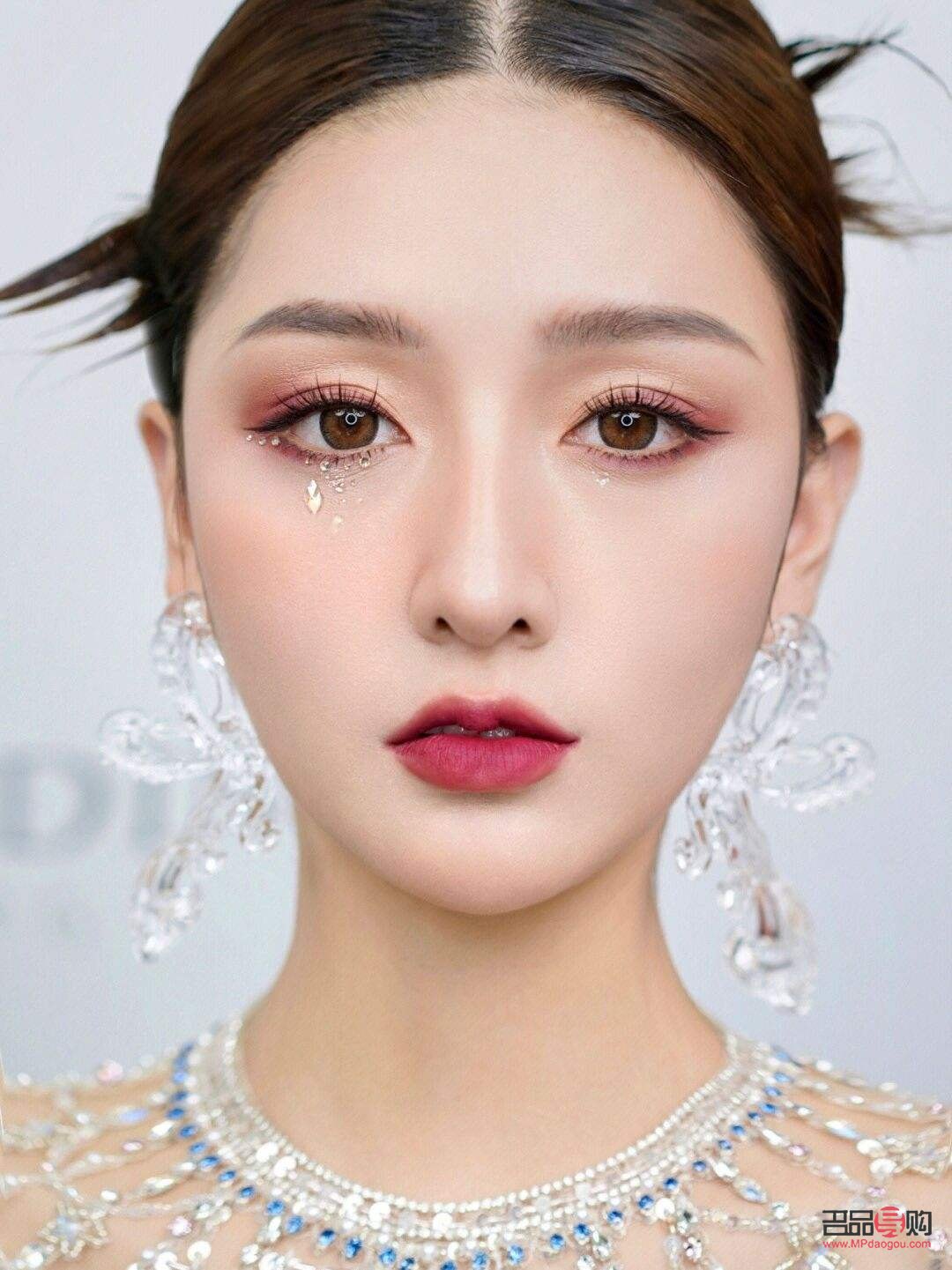 近期彩妝怎么化(近期彩妝怎么化妝好看)