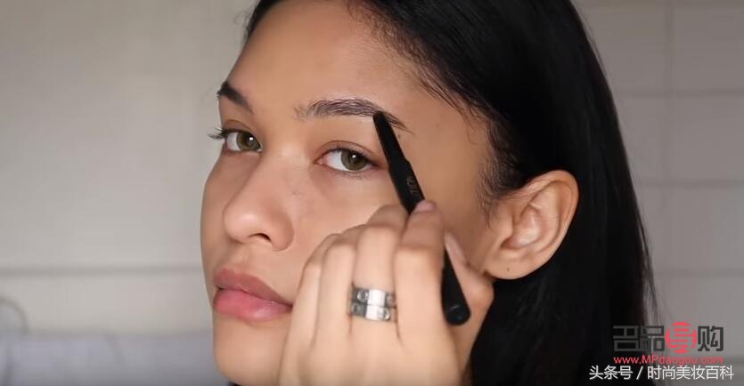 彩妝如何合成視頻(彩妝如何合成視頻教學(xué))