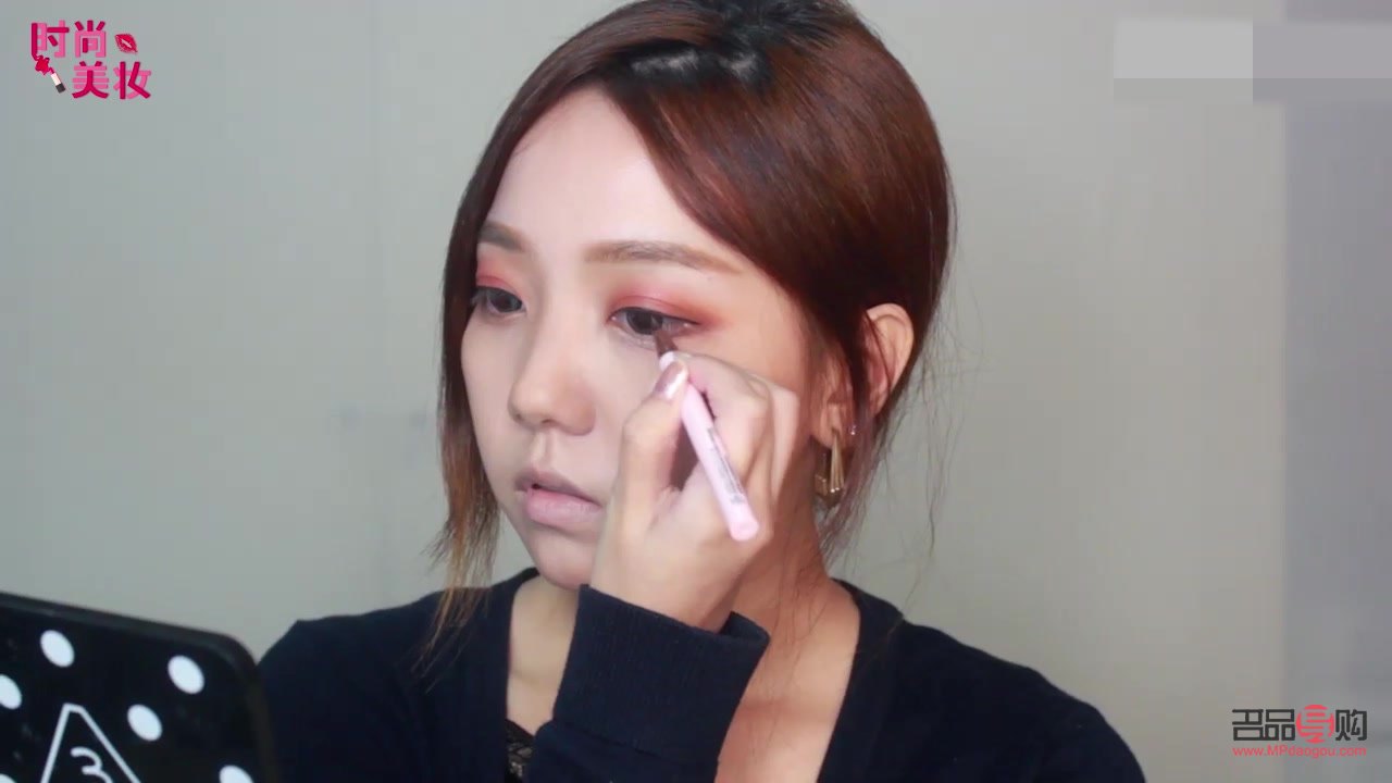 彩妝眼影如何搭配(彩妝眼影如何搭配好看)