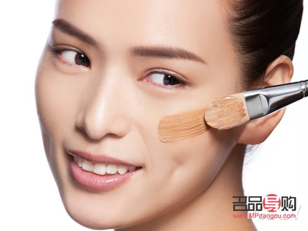 粉底彩妝怎么化(粉底彩妝怎么化妝)