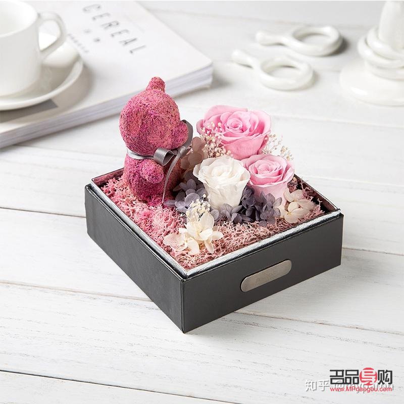 跟女的見(jiàn)面送啥禮物(跟女的見(jiàn)面送啥禮物好)