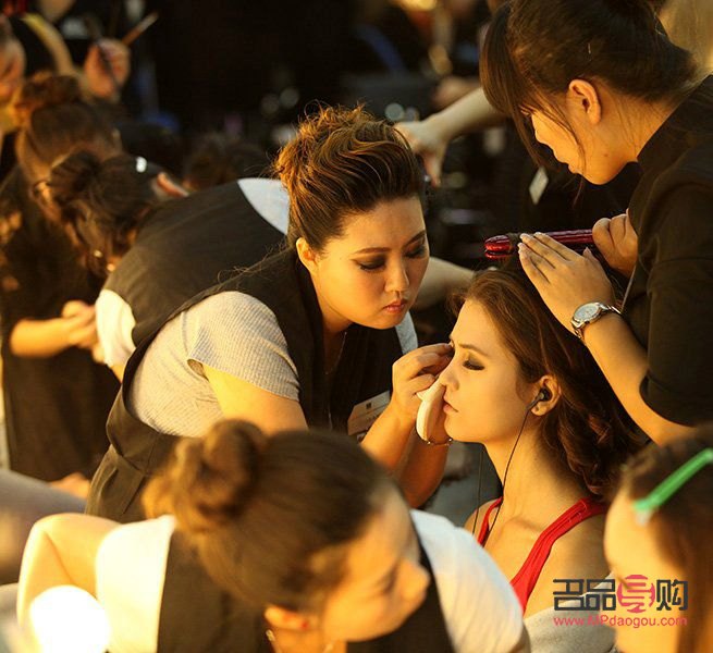 <h3>開啟美麗之旅，探尋美容化妝學(xué)習(xí)圣地</h3>