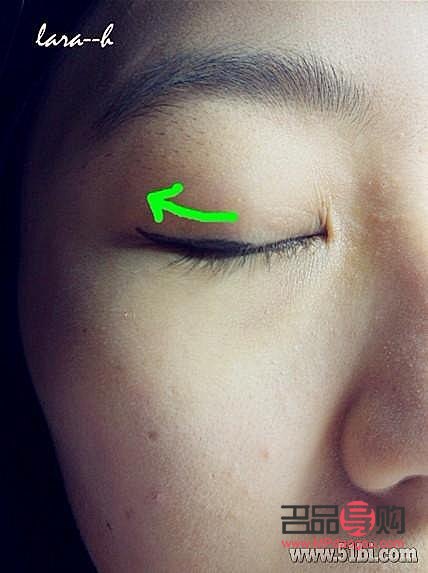 改善眼睛一大一小的方法與技巧